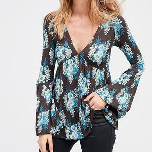 FREE PEOPLE floral top!
